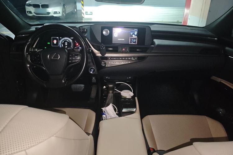 Used Lexus ES 2018 300h Premier Edition China VI Standard
