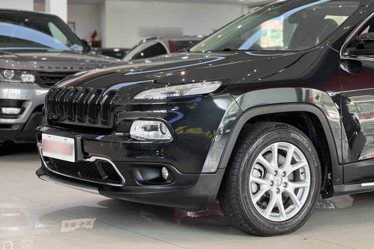 Used Jeep Cherokee 2017 2.0L Superior Edition