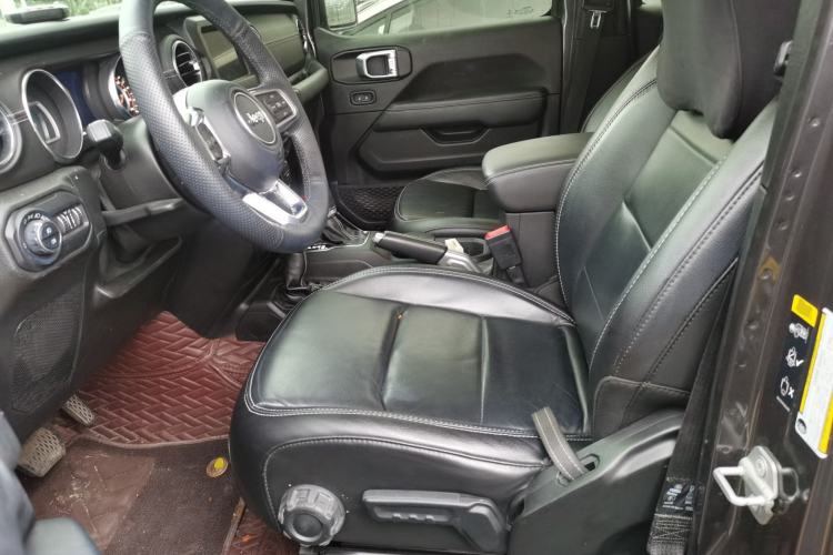 Used Jeep Wrangler 2019 2.0T Sahara Four-Door Version China VI Emission Standard