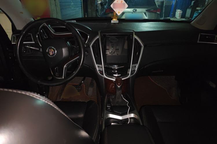 Used Cadillac SRX 2013 3.0L Elite Model Center Console