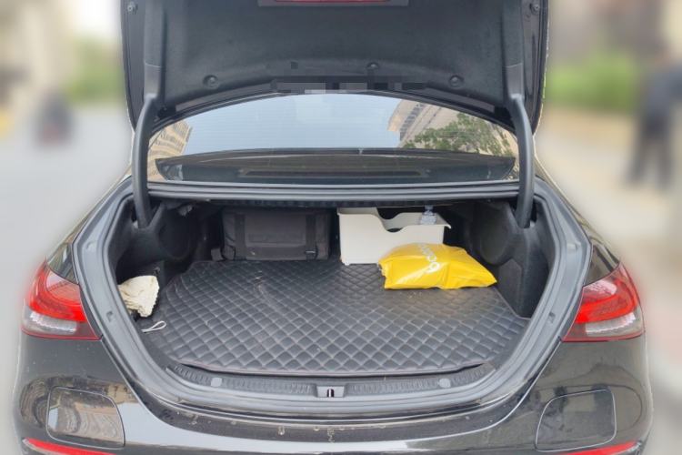 Used Mercedes-Benz E-Class New Energy 2022 Second Facelift E 350 e L Plug-in Hybrid Sedan Trunk