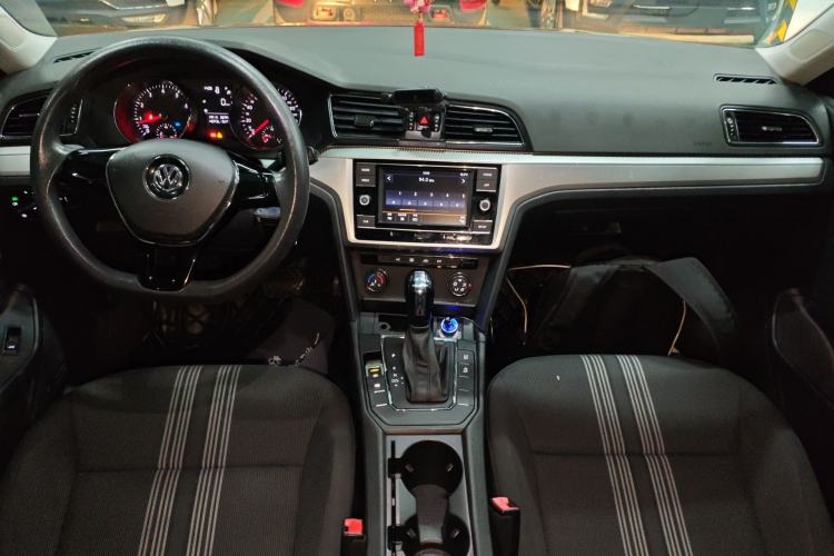 Used Volkswagen Lamando 2017 230TSI DSG Fashion Edition Center Console