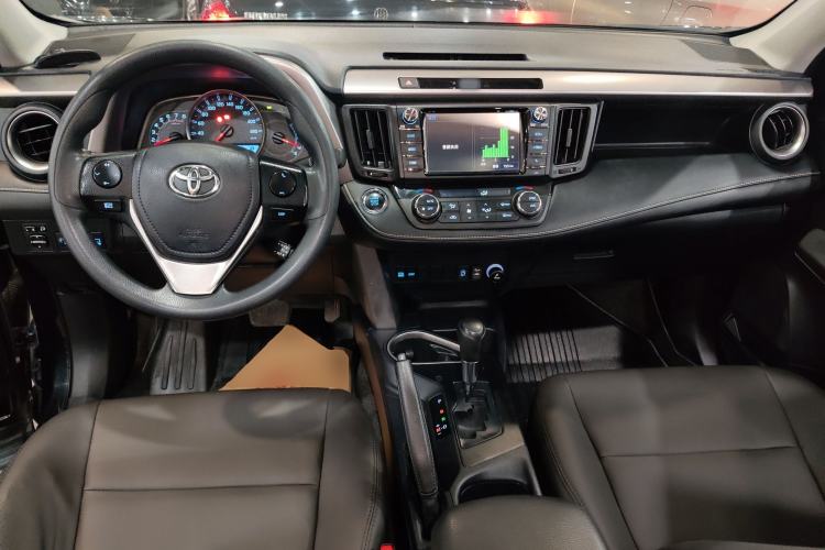 Used Toyota RAV4 2019 2.0L CVT Two-Wheel Drive Luxury Version China VI Standard