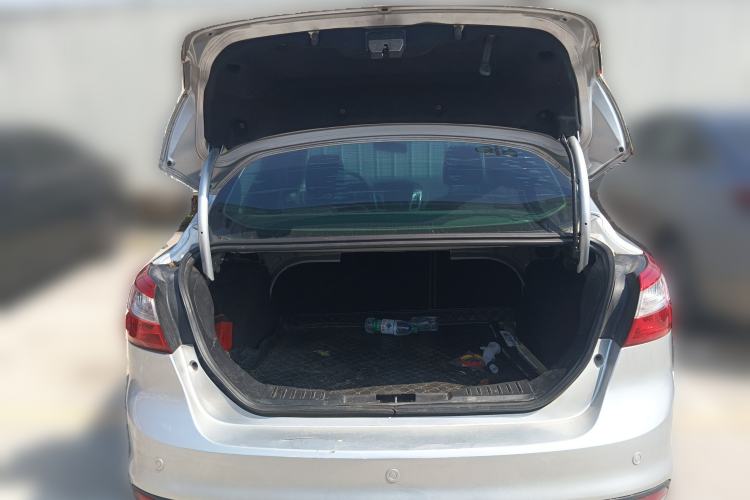 Used Ford Focus 2012 Sedan 1.6L Automatic Fashion Edition Trunk