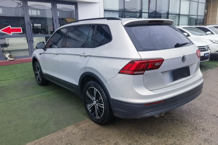 Used Volkswagen Tiguan L 2020 330TSI Automatic Two-Wheel Drive Luxury Edition China VI Standard Exterior 3