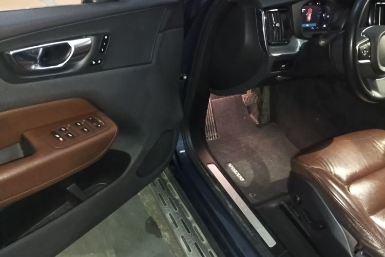 Used Volvo XC60 2023 B5 4x4 Smart Luxury Edition Driver Seat