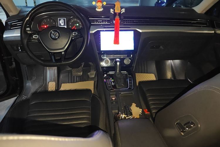 Used Volkswagen Magotan 2017 330TSI DSG Leading Model
