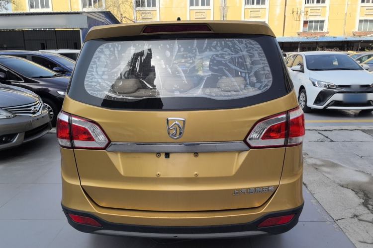 Used Baojun 730 2014 1.5L manual standard trim 7 seats Rear