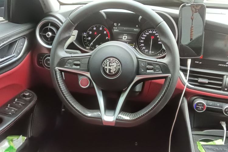 Used Alfa Romeo Giulia 2017 2.0T 280HP Luxury Edition
