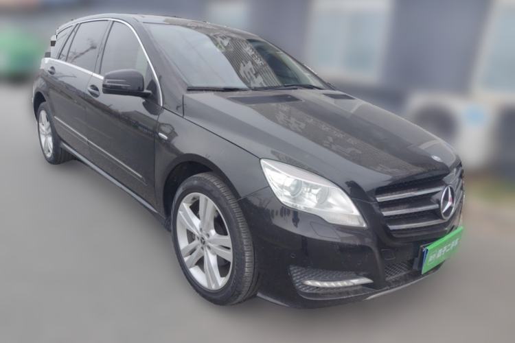 Used Mercedes-Benz R-Class 2017 R 320 4MATIC Luxury Collection Edition Front Right 45 Deg