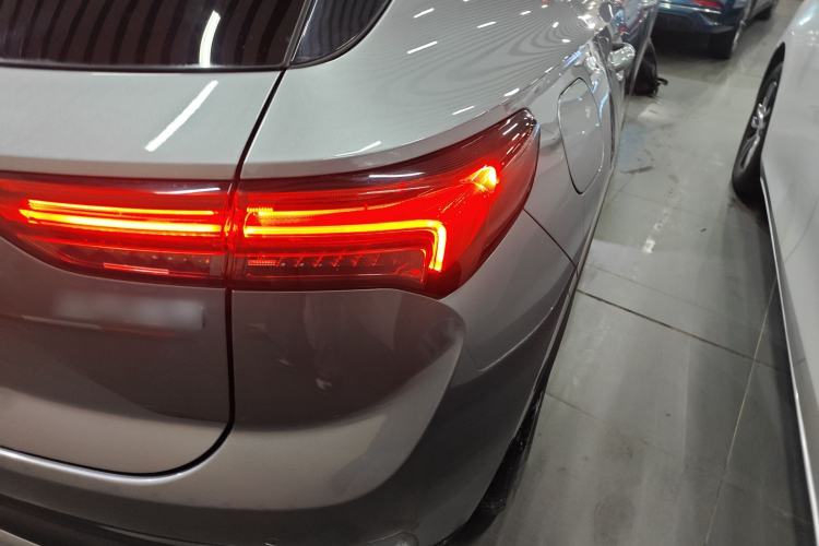 Used Buick Envision 2022 Encore S 652T Two-Wheel-Drive Luxury Model Exterior 3