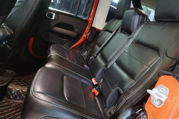 Used Jeep Wrangler 2019 2.0T Sahara Four-Door Version China VI Emission Standard