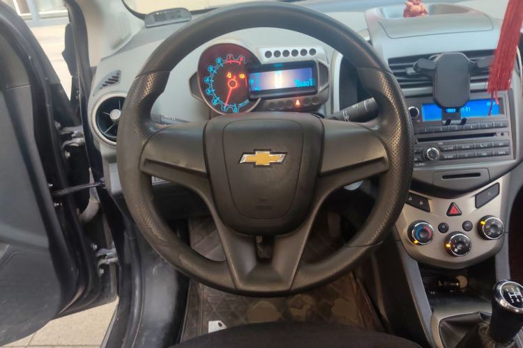 Used Chevrolet Aveo Sonic 2011 Sedan 1.4L MT SL