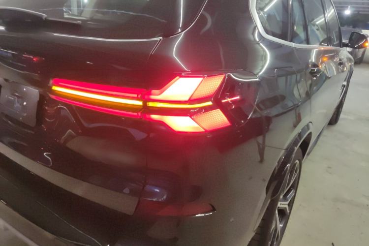 Used BMW X5 2023 xDrive 30Li Luxury M Sport Package Exterior 6