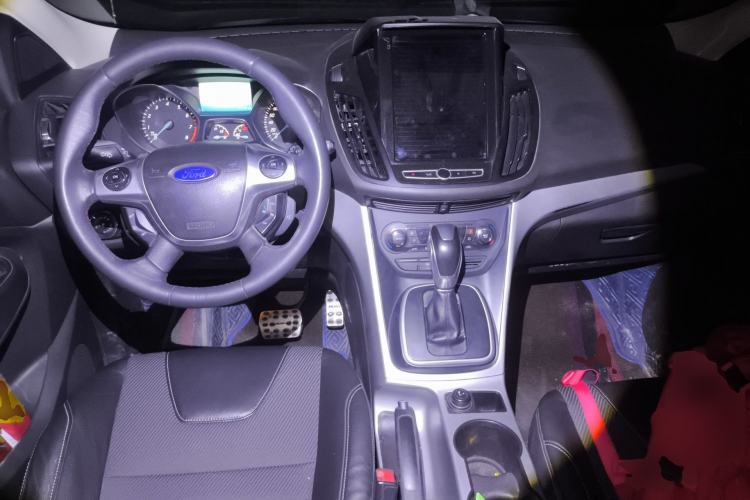 Used Ford Kuga 2013 1.6L GTDi Two-Wheel-Drive Trend Model Center Console