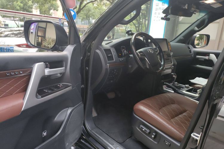 Used Toyota Land Cruiser 2018 5.7L VX-S 7-Seater Middle East Version Driver Seat