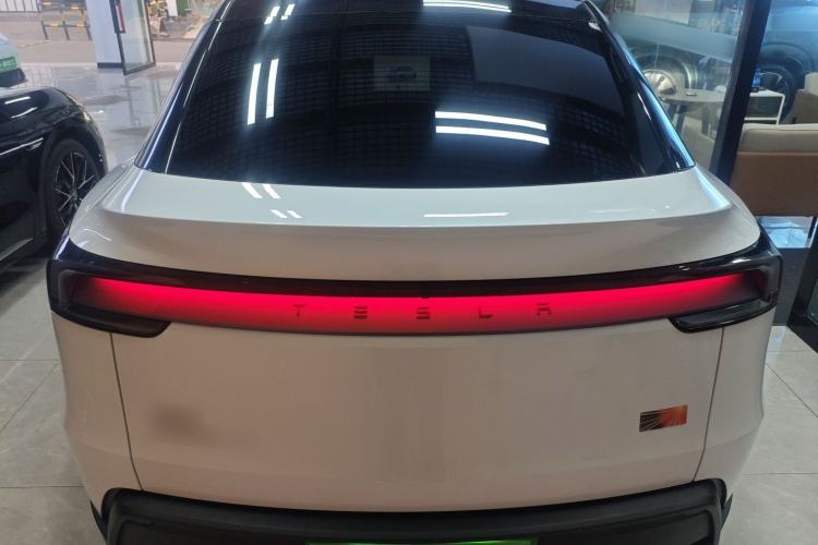 Used Tesla Model Y 2025 Long-Range All-Wheel-Drive Version