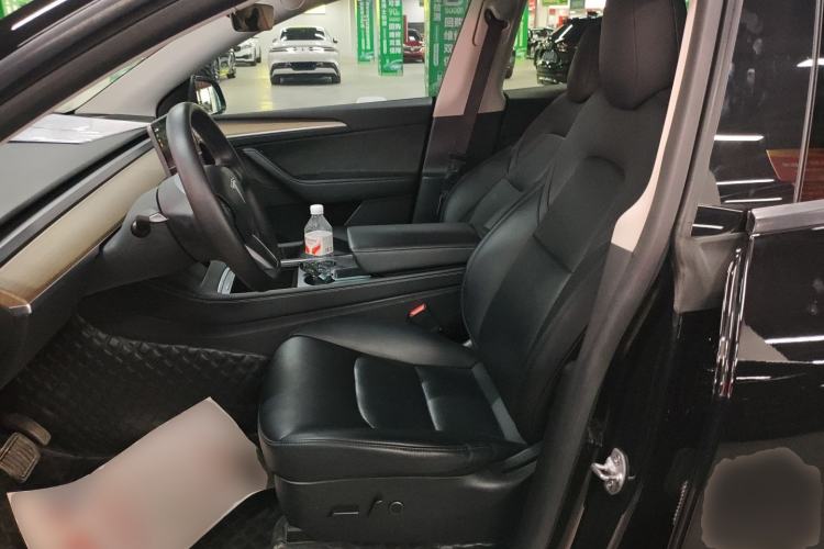 Used Tesla Model Y 2022 Long-Range All-Wheel-Drive Version Left Front Seat