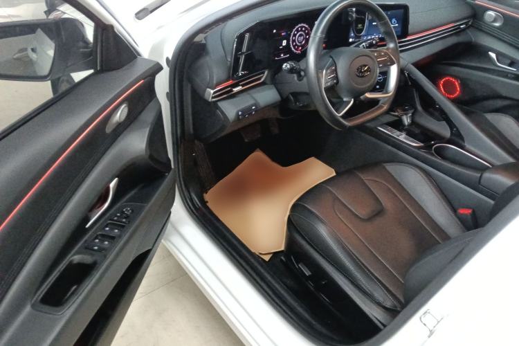 Used Hyundai Elantra 2021 1.5L CVT LUX Prestige Edition Driver Seat