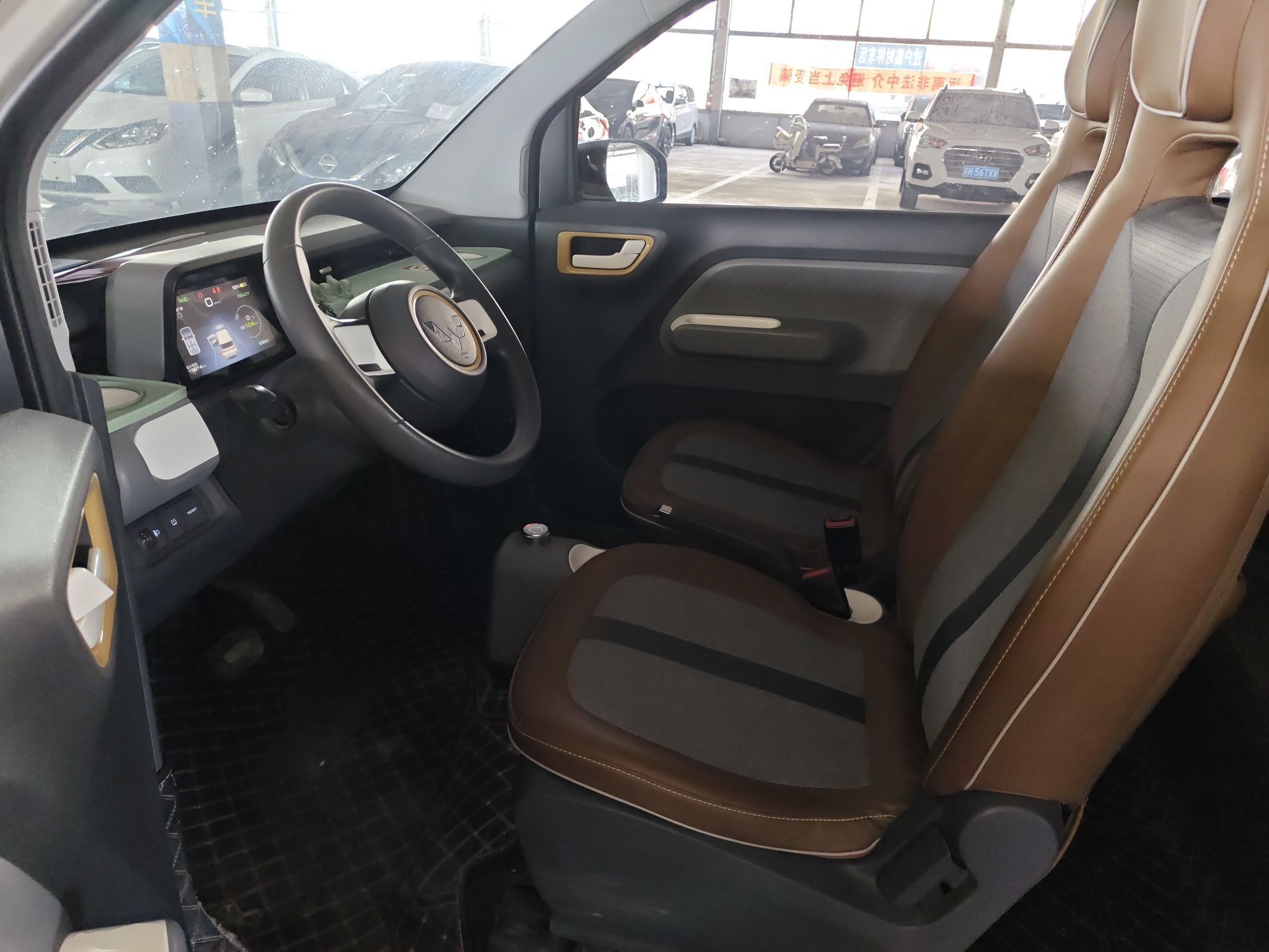 Переднее сиденье в автомобиле