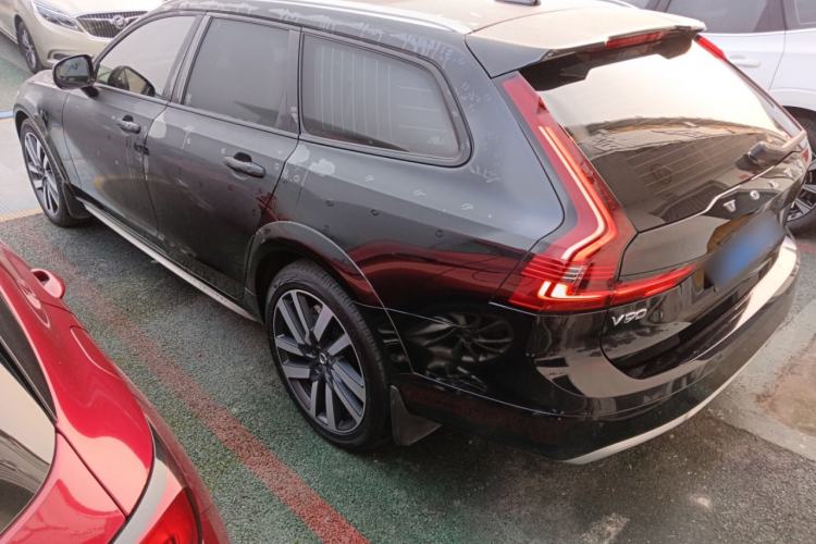 Used Volvo V90 2022 Cross Country B5 AWD Prestige Edition