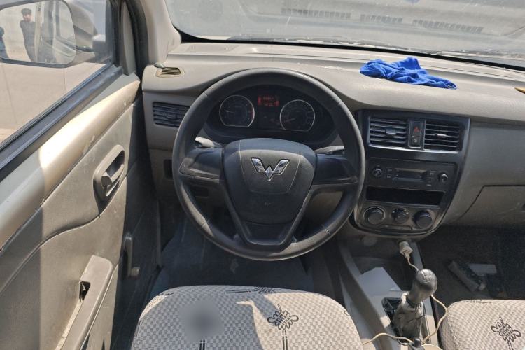 Used Wuling Rongguang V 2016 1.5L Practical Version Steering Wheel