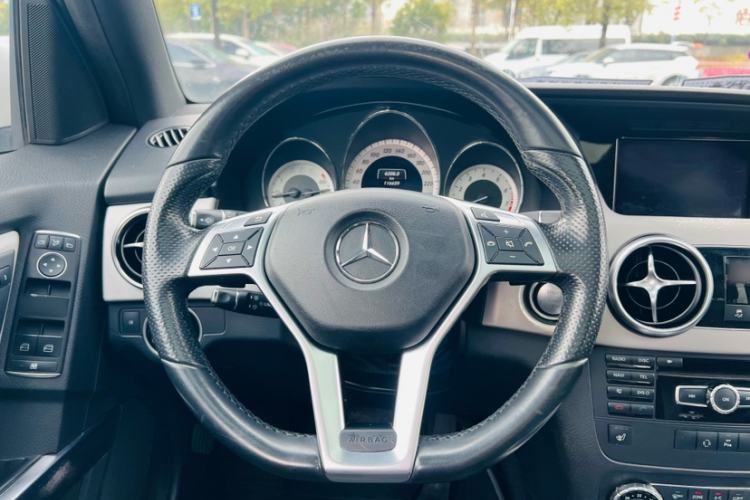 Used Mercedes-Benz GLK-Class 2015 GLK 300 4MATIC Fashion Edition Ultimate Version Interior 4