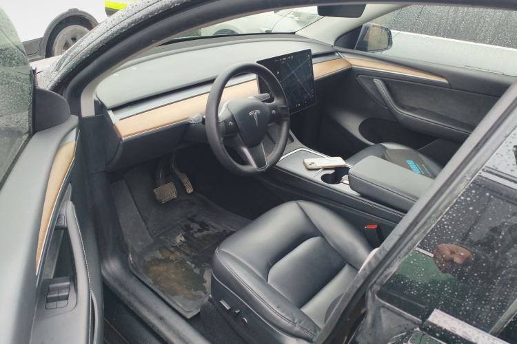 Used Tesla Model Y 2021 Long-Range All-Wheel-Drive Version Driver Seat