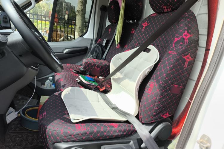 Used SAIC MAXUS Xintu V90 2022 2.0T Manual VAN Rear-Drive Extended Wheelbase High Roof with Dual Rear Tires 3-Seater
