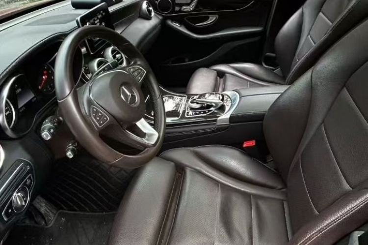 Used Mercedes-Benz GLC 2018 Facelifted GLC 260 4MATIC Dynamic Edition Interior 1