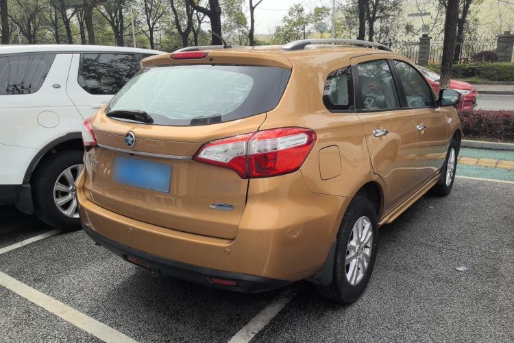 Used Venucia T70 2015 2.0L CVT Smart Choice Edition
