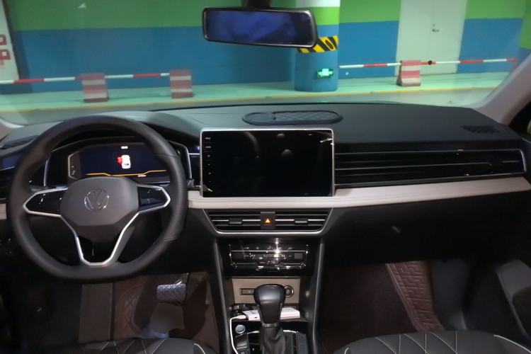 Used Volkswagen Tiguan L 2022 330TSI Automatic Two-Wheel Drive Smart Edition Center Console