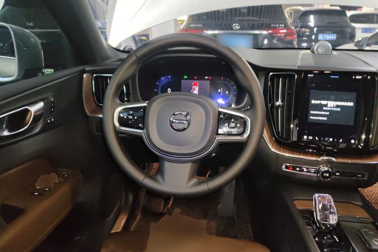 Used Volvo XC60 2024 B5 4x4 Smart Luxury Edition