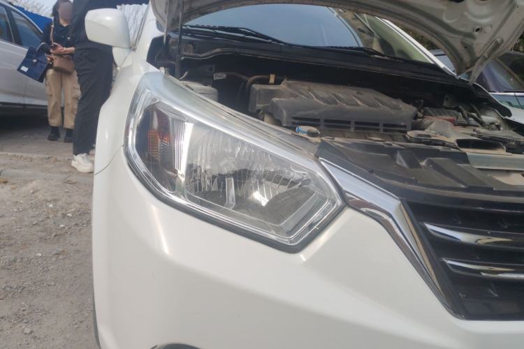 Used Venucia R50 2015 1.6L Manual Fashion Edition
