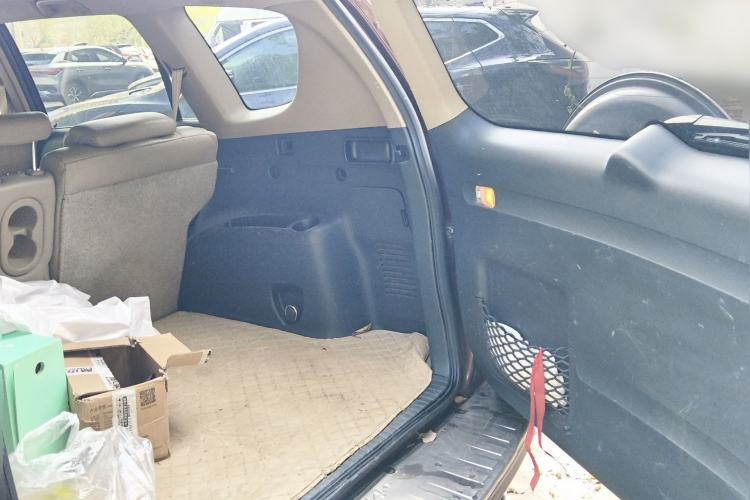 Used Toyota RAV4 2010 2.0L Automatic Deluxe Upgrade Edition Trunk