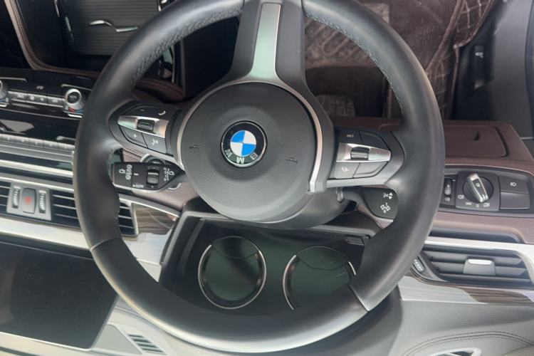 Used BMW X1 2022 Updated xDrive25Li Premium Edition Steering Wheel