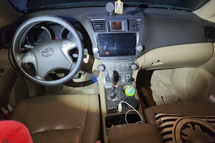 Used Toyota Highlander 2011 2.7L Two-Wheel Drive 7-Seater Luxury Edition Center Console