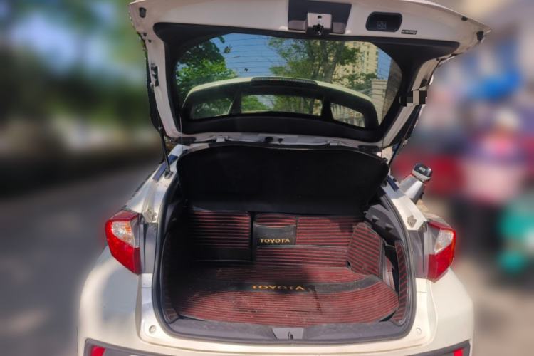 Used Toyota IZOA 2018 2.0L Yichi Version China VI Standard
