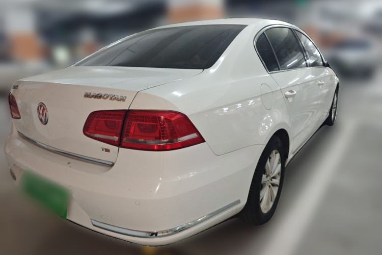 Used Volkswagen Magotan 2013 1.8TSI Luxury Model Rear Right 45 Deg