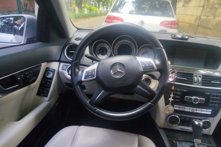 Used Mercedes-Benz C-Class 2011 C 200 CGI Fashion Model Steering Wheel