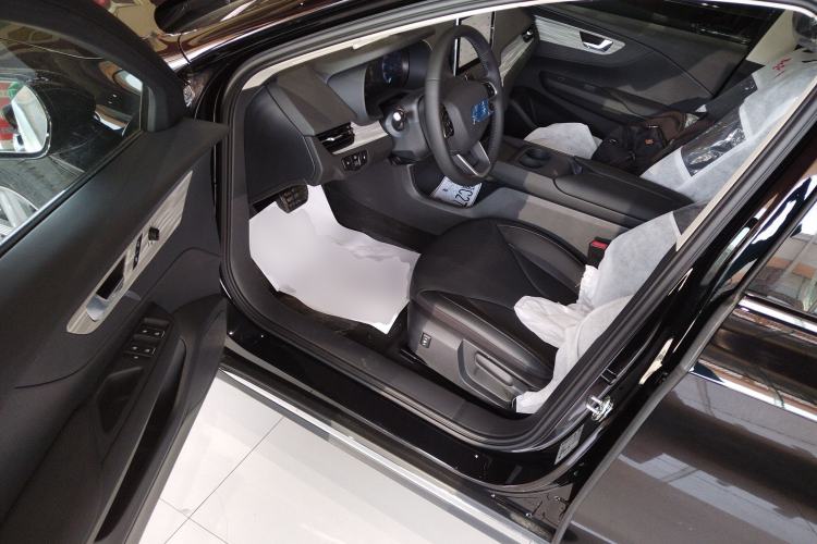 Used Hongqi E-QM5 2025 500km Range Commuter Version