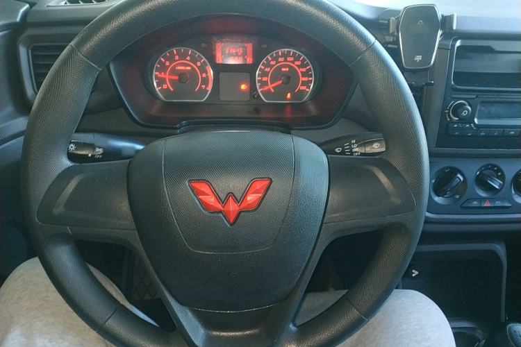 Used Wuling Hongguang V 2022 1.5L Jingqu Edition Enclosed-Window Vehicle with Hydraulic Power Steering LAR
