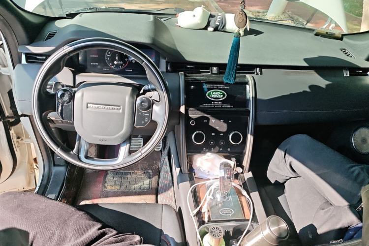 Used Land Rover Discovery Sport 2020 249 PS R-Dynamic Performance Edition Interior 2