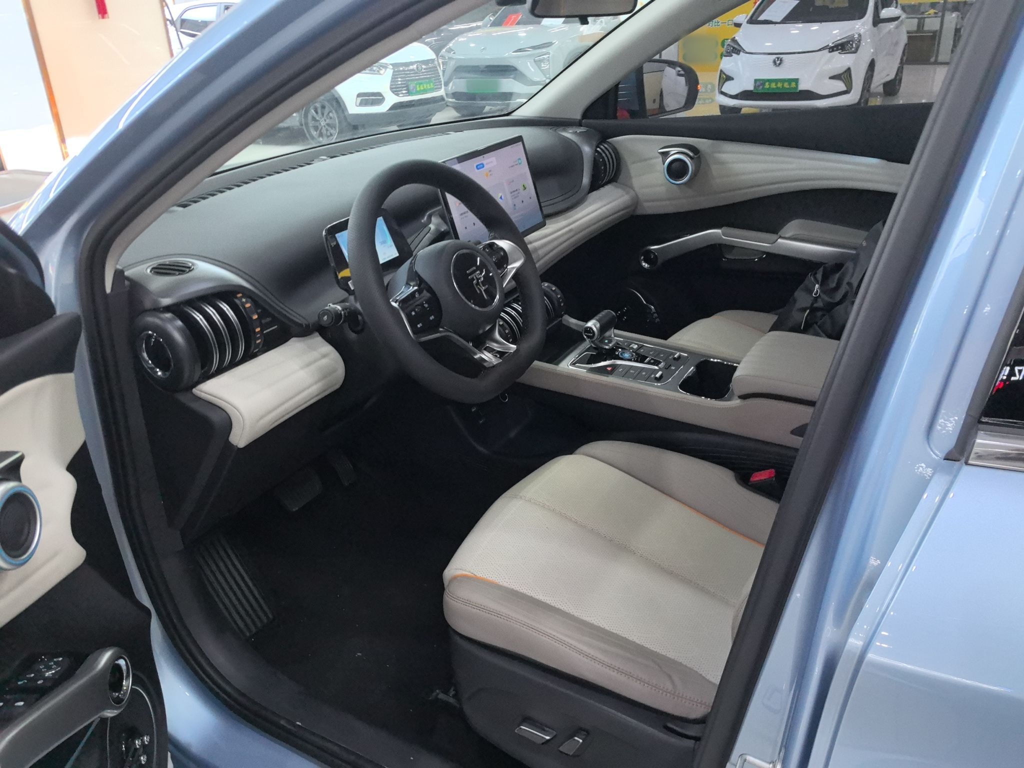 المقاعد الأمامية داخل السيارة