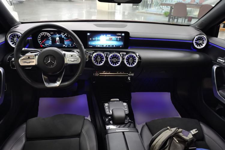 Used Mercedes-Benz A-Class 2022 Revised Version A 200 L Sport Sedan Fashionable Style
