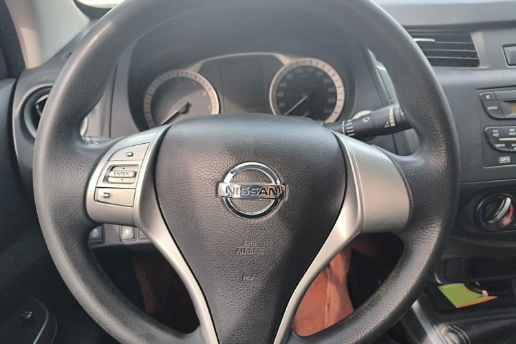 Used Nissan Terra 2018 2.5L Manual Two-Wheel Drive Elite Edition Steering Wheel