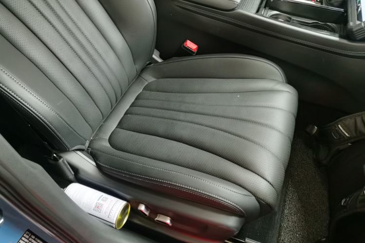 Used Hongqi H5 2024 1.5T HEV Smart Connect Flagship Edition Right Front Seat