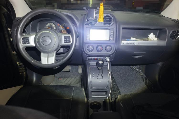 Used Jeep Compass 2015 2.0L two-wheel drive sport version
