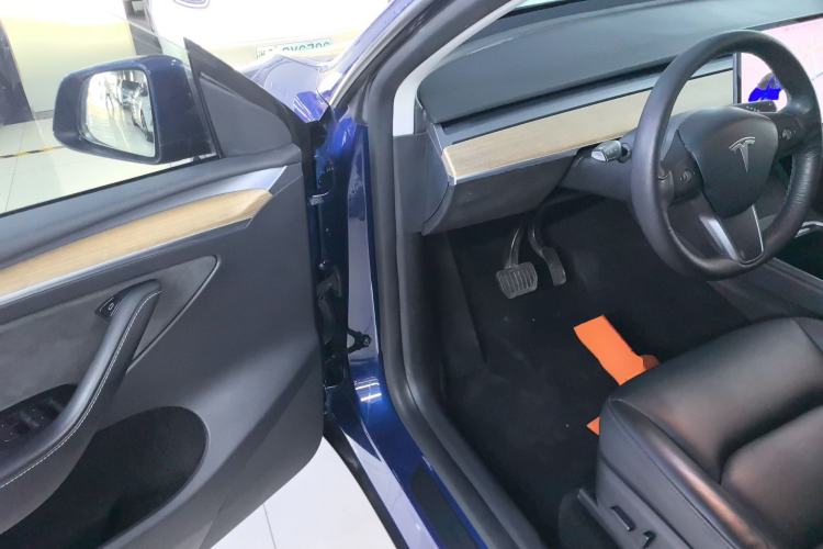 Used Tesla Model Y 2021 Long-Range All-Wheel-Drive Version