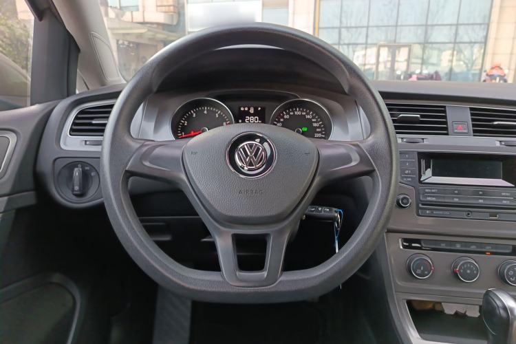 Used Volkswagen Golf 2014 1.6L Automatic Fashion Model Steering Wheel